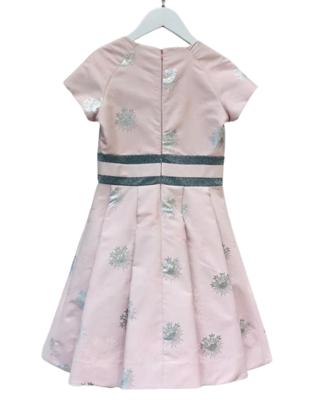 Abito con decorazioni