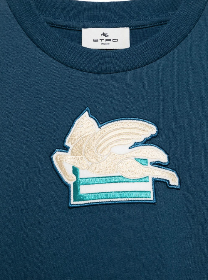 T-shirt con patch pegasao ricamata